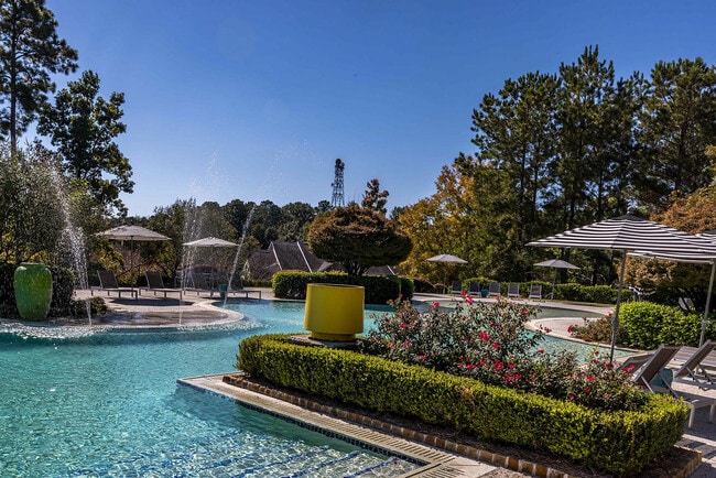 Casas Lone Oak - Lullwater Apartments