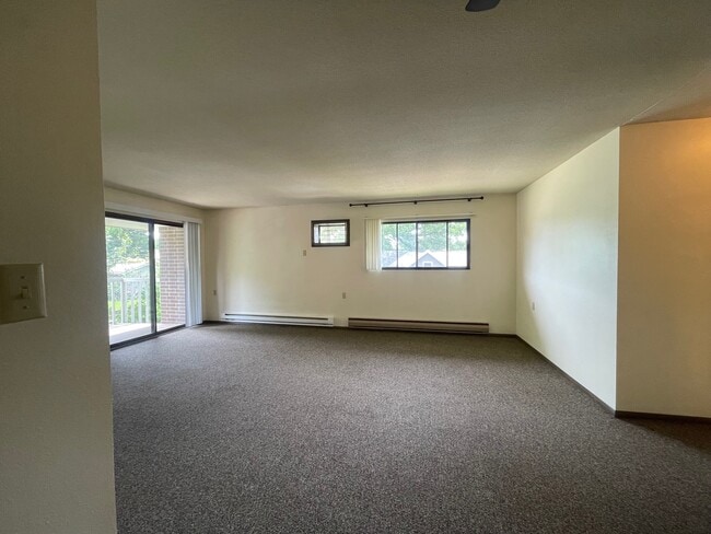 Photo - 312 W Broadway St