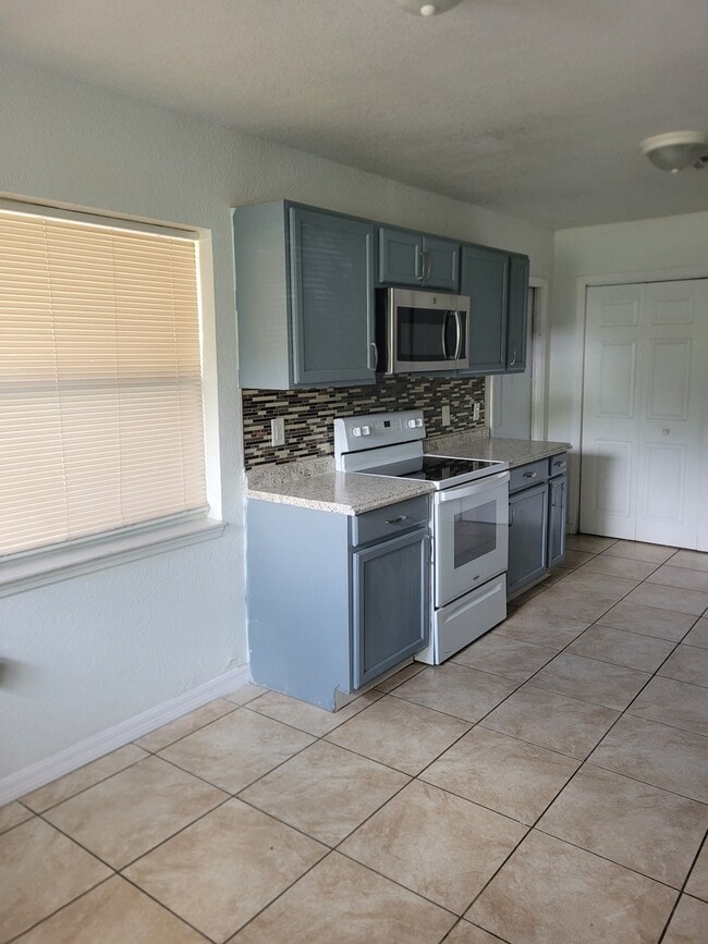 Photo - 409 Armour Ave