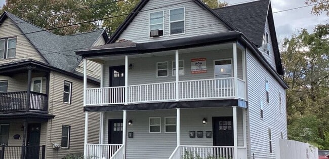 Photo - 102 Ashworth Plz