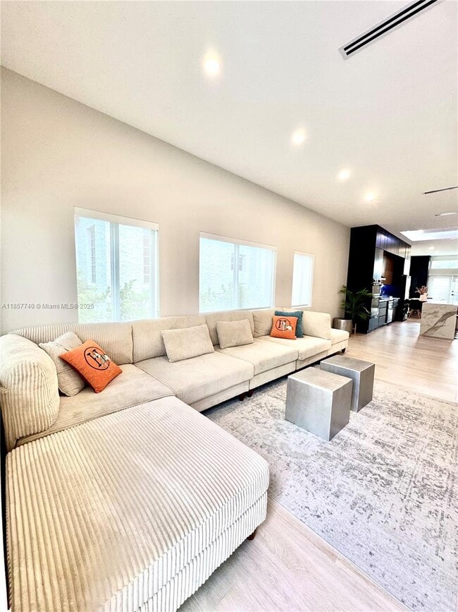 Photo - 2975 SW 15th St