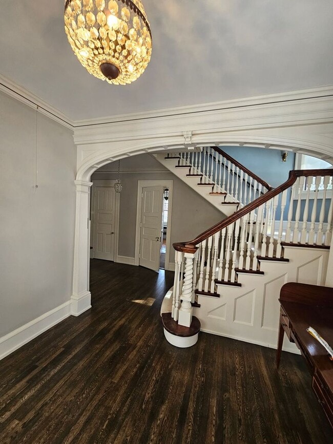 Photo - 2245-2247 N Lake Dr. (Duplex) Unidad 2245 - Lower