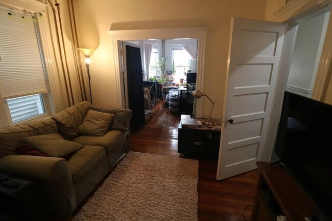 Building Photo - 735 Parker St Unit 1 Rental
