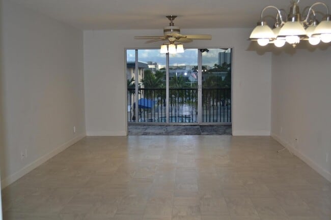 Photo - 124 Shore Ct Unit 303