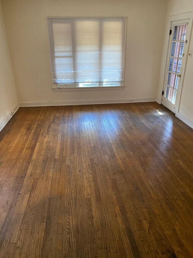1 Bedroom with Basement & Enclosed Yard - 1 Bedroom with Basement & Enclosed Yard Apartment Unit 117