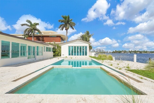 205 N Hibiscus Dr