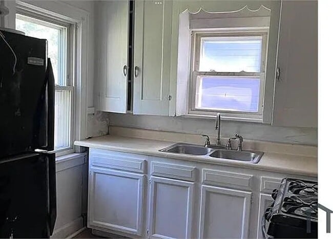 Photo - Spacious 3-bedroom, 1-bath Home