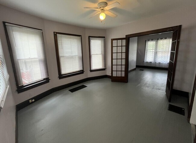 558 Lilley Ave