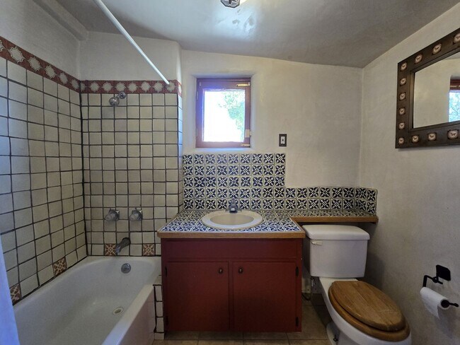 Photo - 631 Don Felix St Unidad B