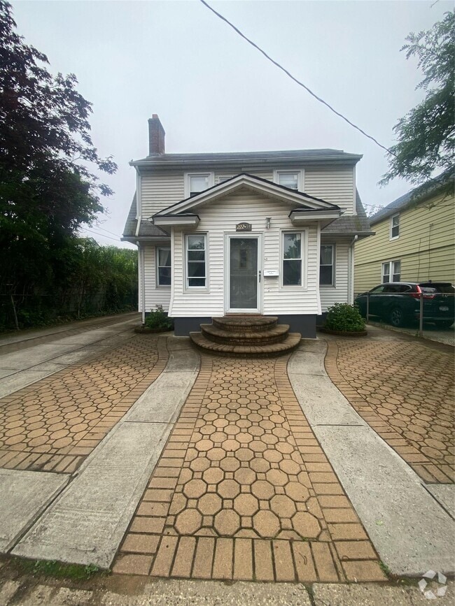 Building Photo - 222-34 Edmore Ave Rental