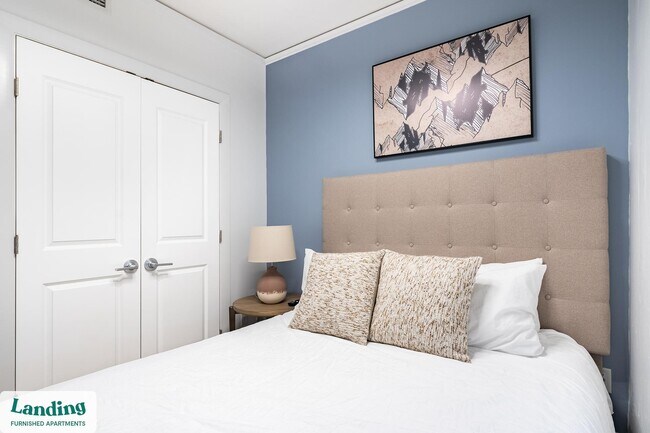 Photo - 933 McGee St Unit 2-915