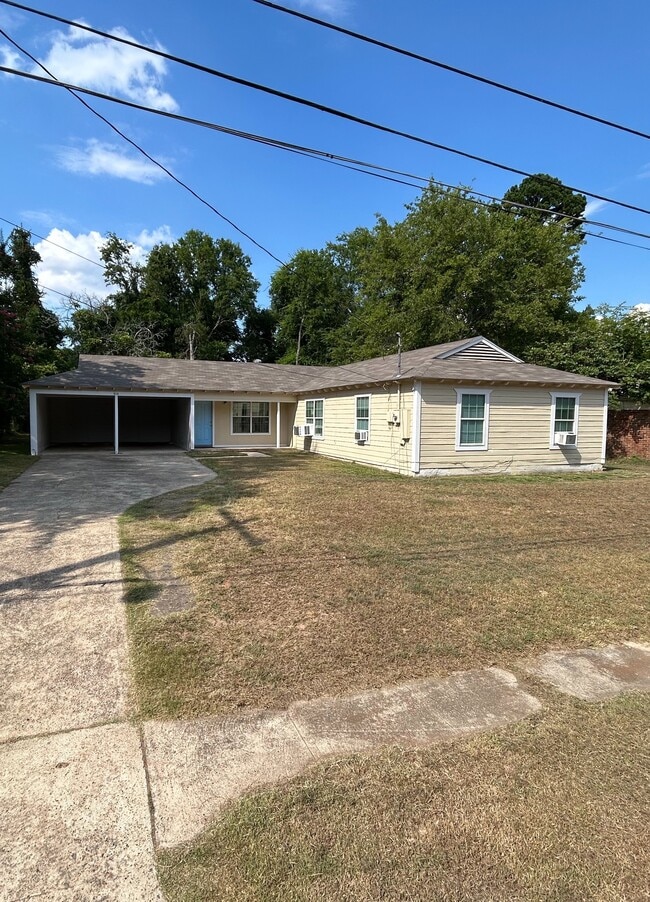 Building Photo - 614 Hickory Rental