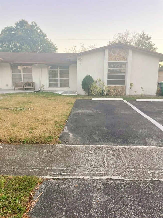 Building Photo - 5900 NW 20th St Unit 0