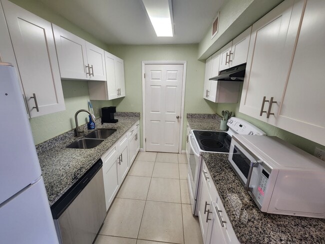 Photo - 2130 Forest Knoll Dr NE