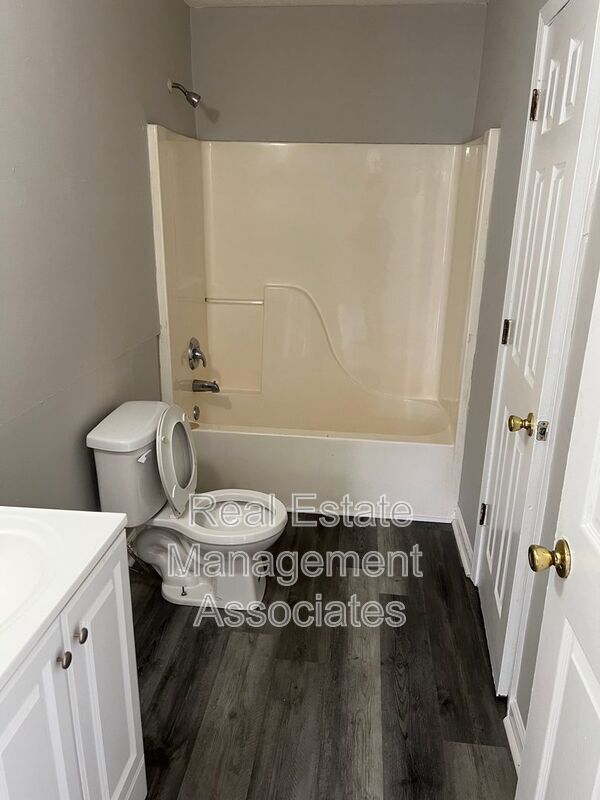 Photo - 201 Grove Pl