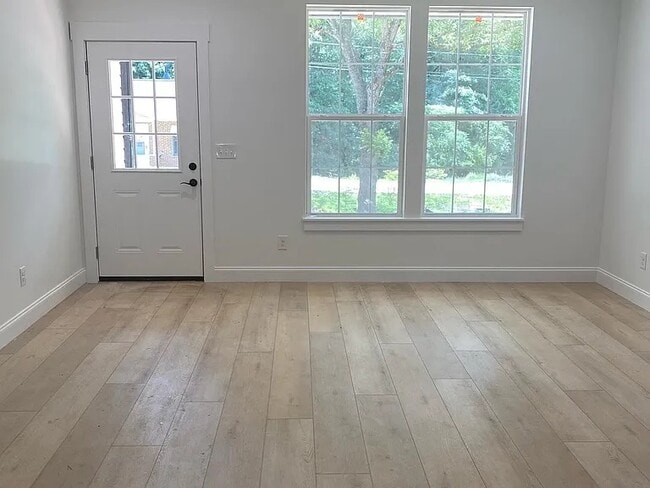 Photo - 445 Liberty St