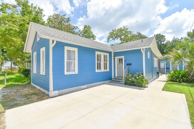 Building Photo - 7 Dupont Ln Rental