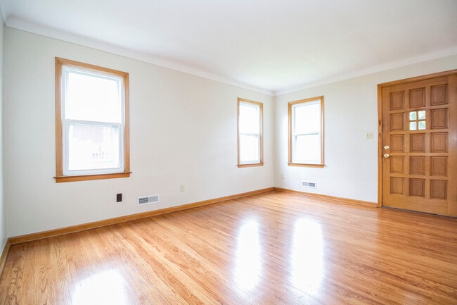 Photo - 320 Somerset St