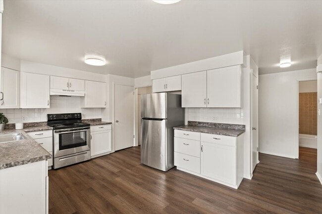 Building Photo - 775 1st St Rental