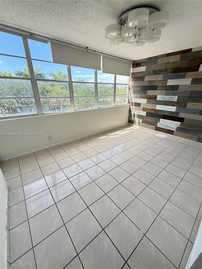 Photo - 2025 NE 164th St Unit 318