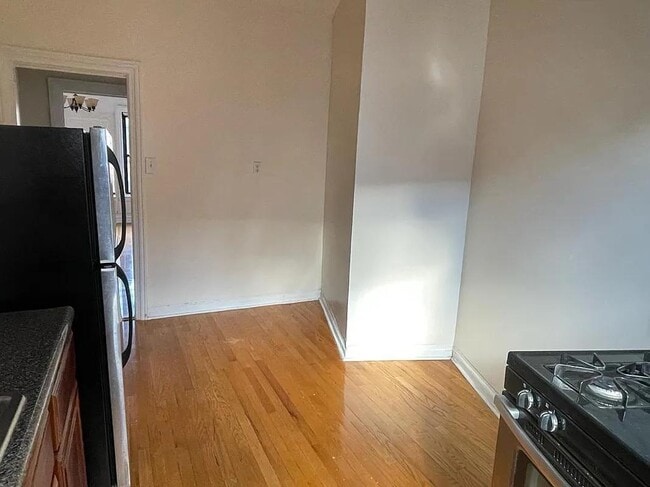 Photo - 351 E 21st St