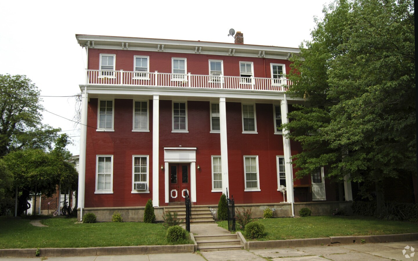 210 Jefferson Ave - 210 Jefferson Ave Apartments