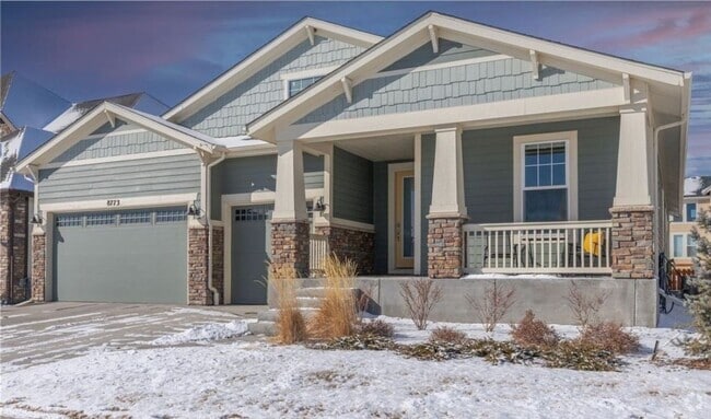 Building Photo - Gorgeous & Large 3 Bedroom 2 Bath Home wit...