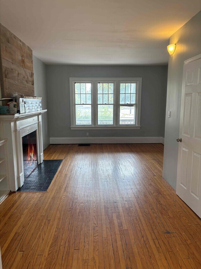 Photo - 329 Christina St N Unit Main