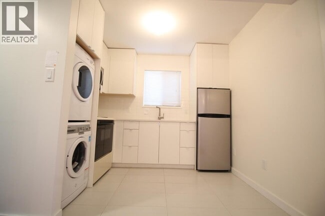 Photo - 3950 Lillooet St