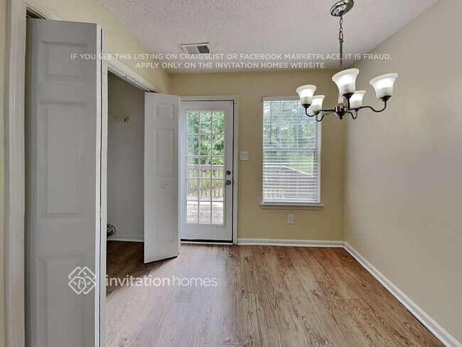 Photo - 1384 Camrose Ct