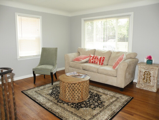 Photo - 3 Bed - 2 Full Bath Cape Cod for Rent in E...