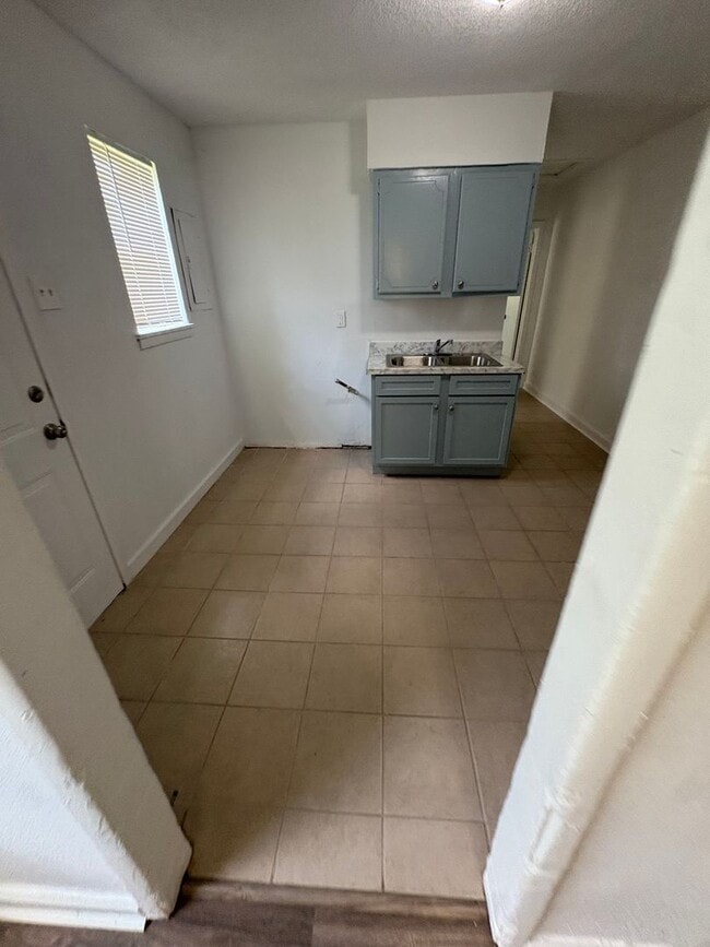 Photo - 1344-1346 Hyde Pk Blvd Unit 1346
