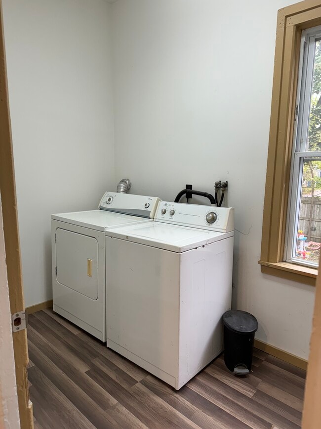 Photo - 144 W Seneca St