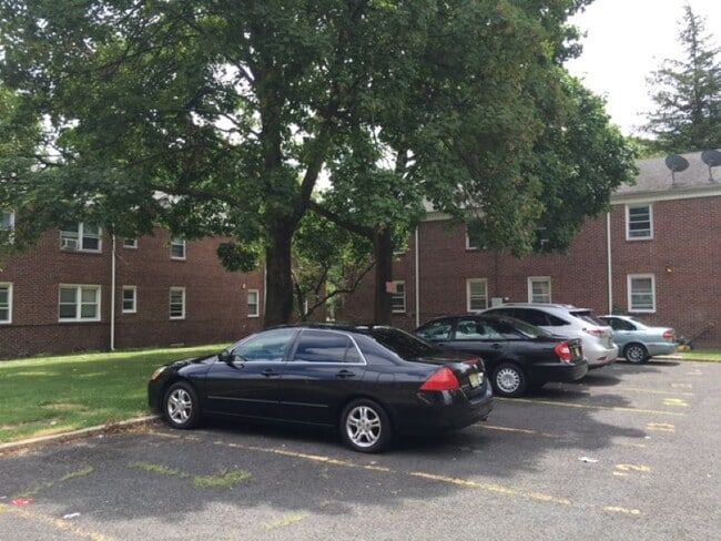 Photo - 720 Burnside St