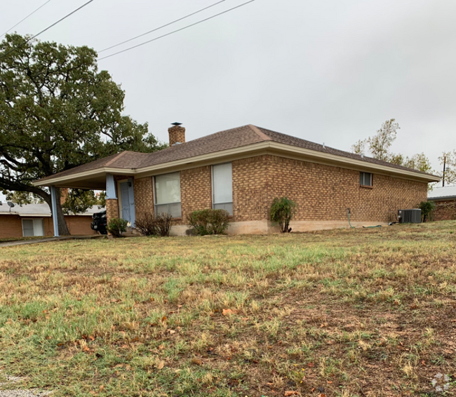 Building Photo - 1821 Sleepy Hollow Dr Rental