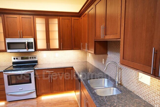 Photo - 208 E 4th St