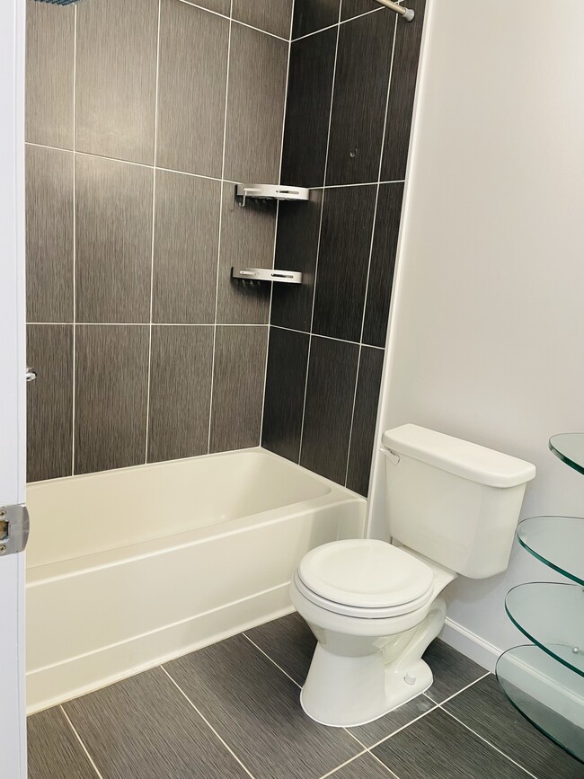 hallway bathroom - 6423 Richmond Hwy Unit 203