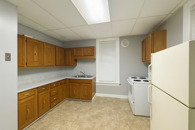Photo - Large 2 Bed Lower Unit with Appliances & Garage Space!