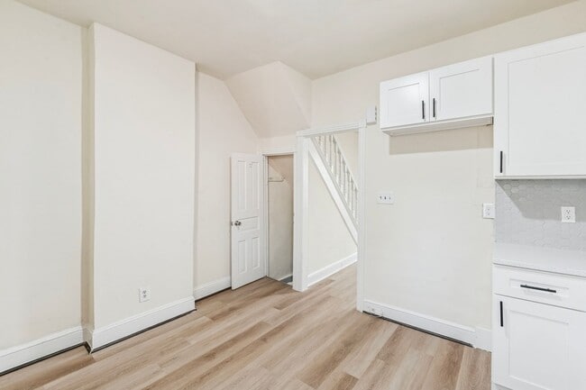 Photo - 3357 Malta St