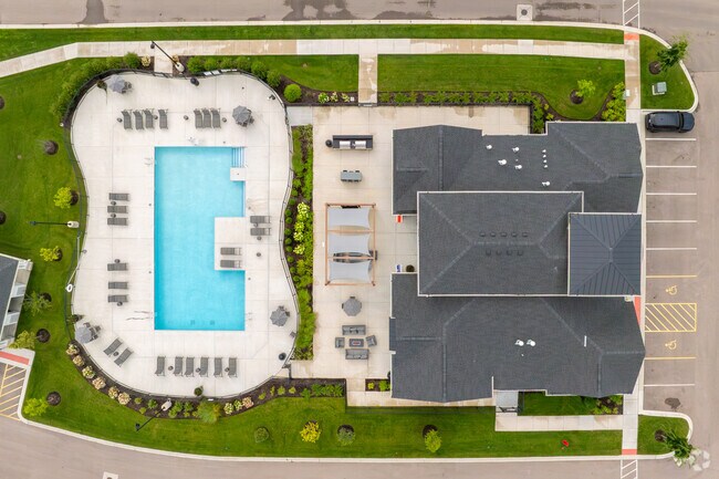 Clubhouse Aerial - Seasons at North Aurora