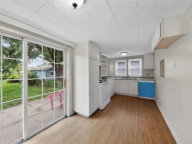 Photo - 1429 Broadway St