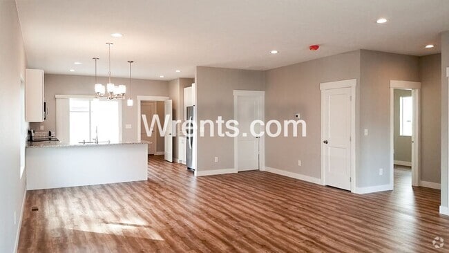 Building Photo - Beautiful Home By Esmeralda Golf Course