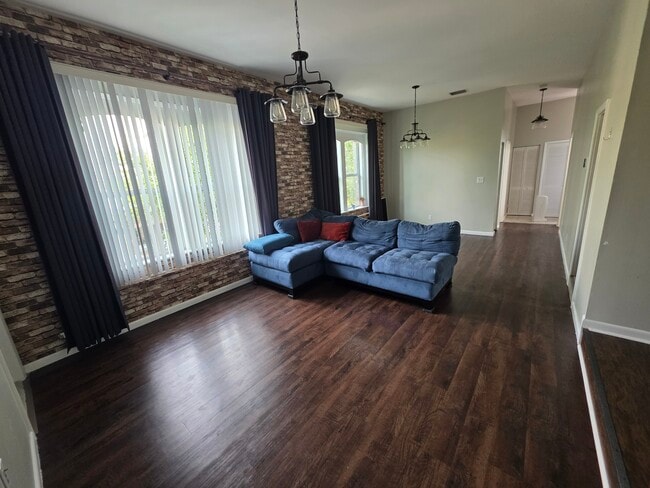 Building Photo - 40 N Eustis St Unit #1