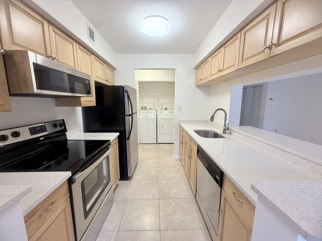 Building Photo - 9955 Westview Dr Unit 218