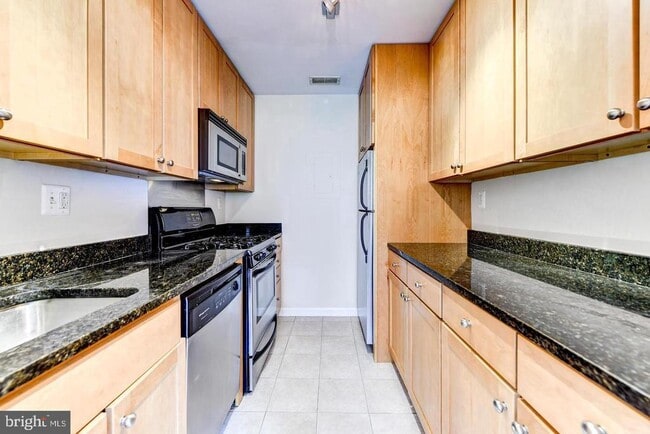 Building Photo - 1730 Arlington Blvd Unit 406