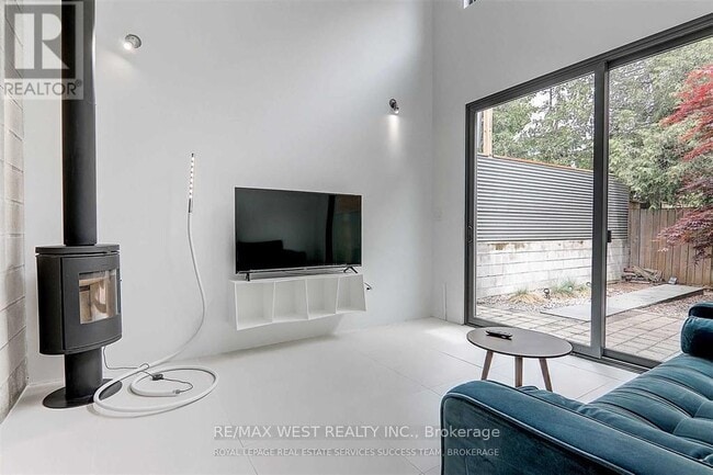 Photo - 781 Craven Rd