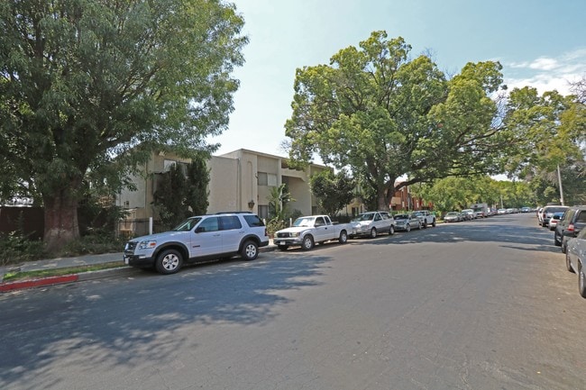 Photo - Chateau Langdon Apartments