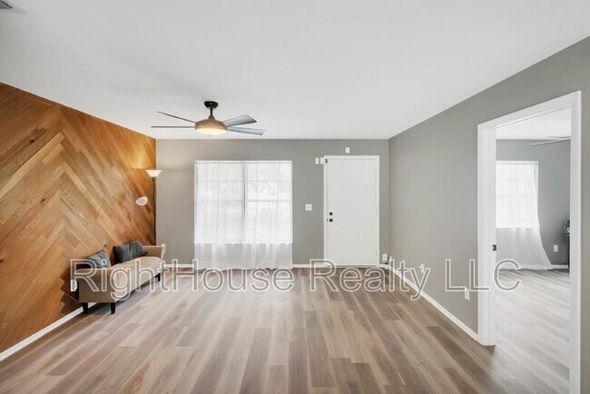 Photo - 111 Ventura Dr