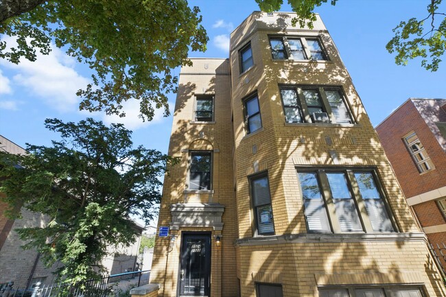 Photo - 2522 W Superior St Apartment Unit GF