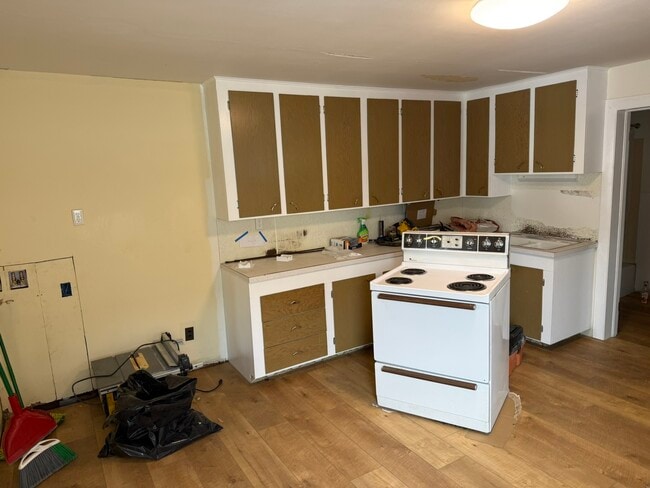 Kitchen - 16 Pleasant St Unit 1